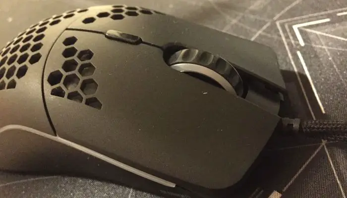 A light gaming mouse