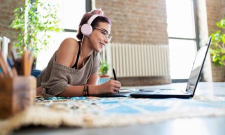 <strong>Are Gaming Headphones Good for Online Classes? (Explained!)</strong>
